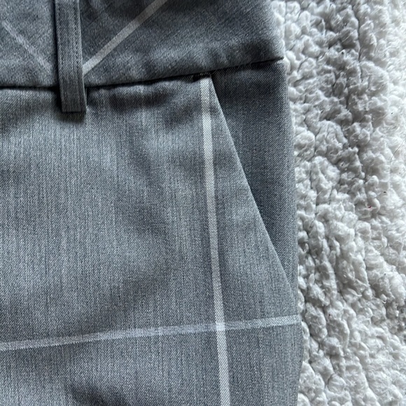 Express size 8R, columnist gray block capri - Picture 4 of 8